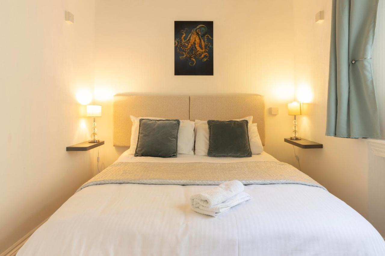 **Sunny And Bright, Thatchers Rock One Bed Beach Front Apartment*** 토키 외부 사진