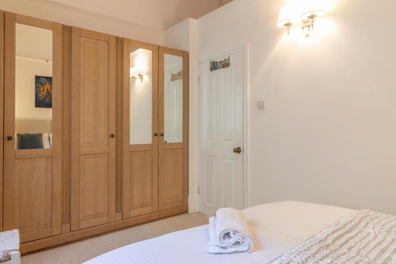 **Sunny And Bright, Thatchers Rock One Bed Beach Front Apartment*** 토키 외부 사진