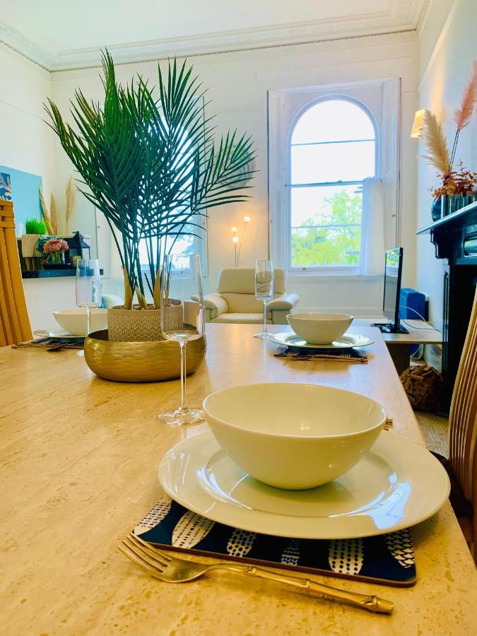 **Sunny And Bright, Thatchers Rock One Bed Beach Front Apartment*** 토키 외부 사진
