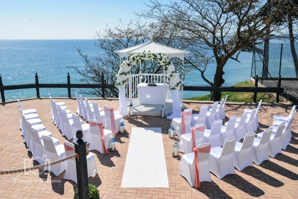 **Sunny And Bright, Thatchers Rock One Bed Beach Front Apartment*** 토키 외부 사진