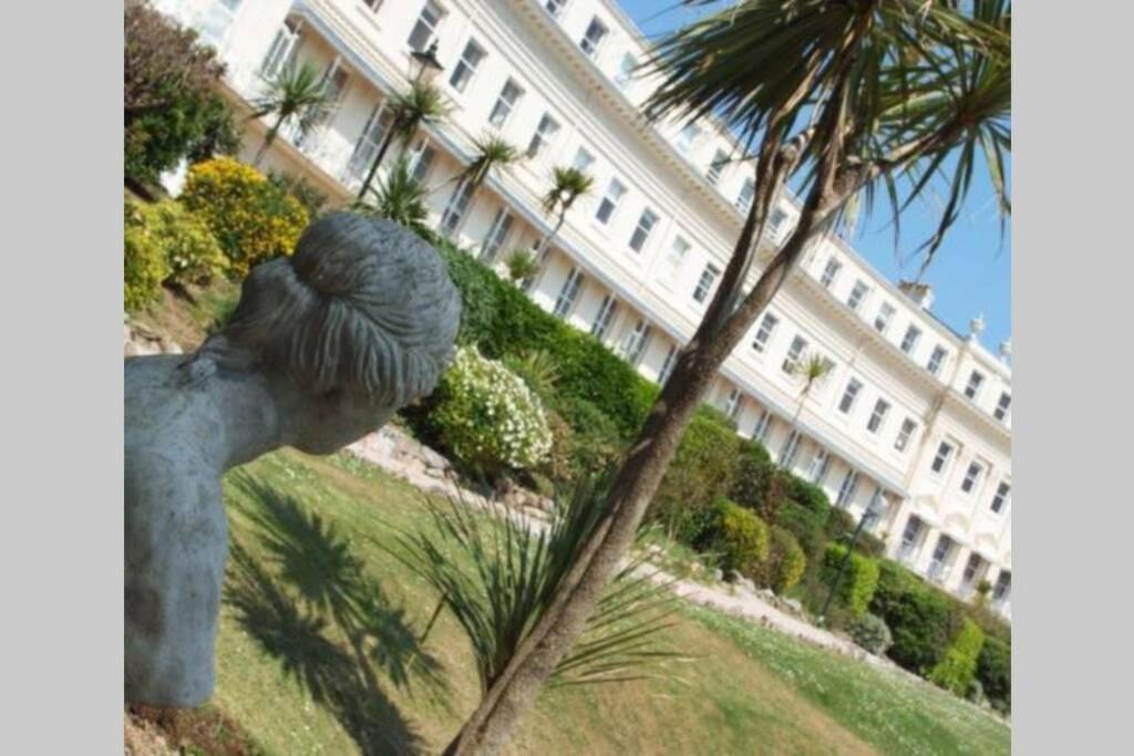 **Sunny And Bright, Thatchers Rock One Bed Beach Front Apartment*** 토키 외부 사진